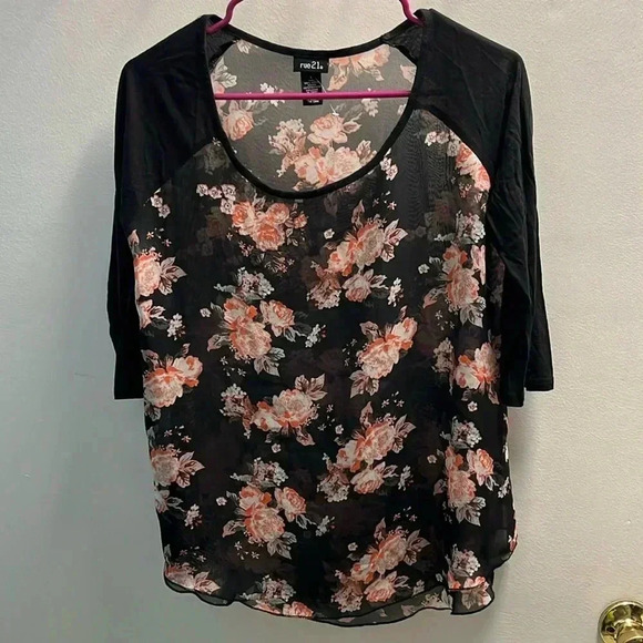 Rue 21 Flowery Top Size Large - Picture 1 of 3